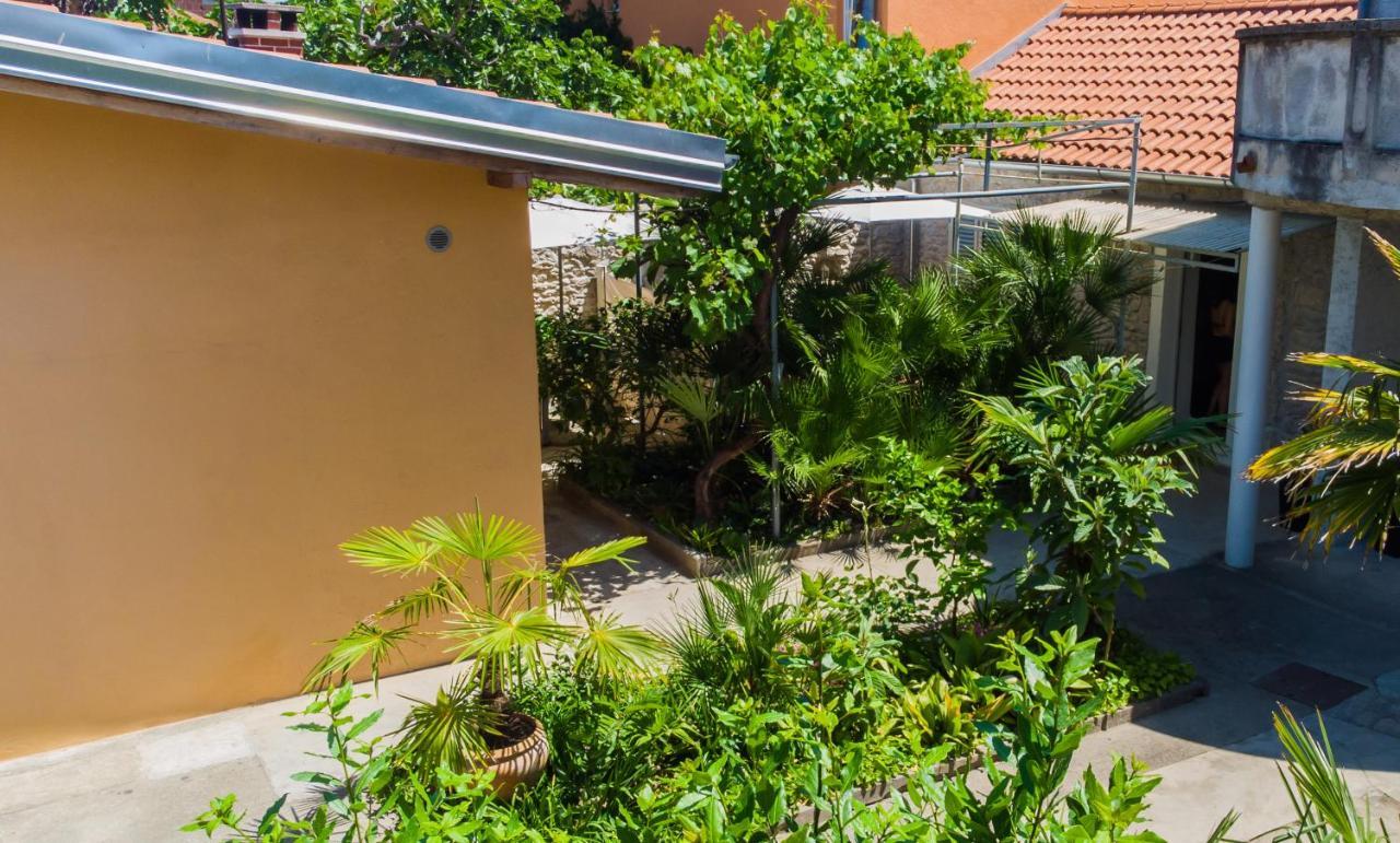 Eleonora Apartman *